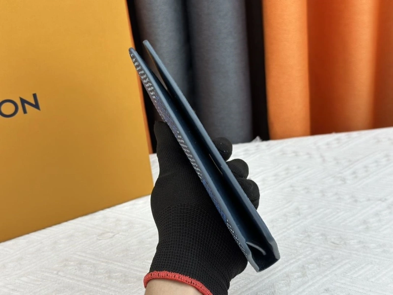 LV Wallets 4233H-0480