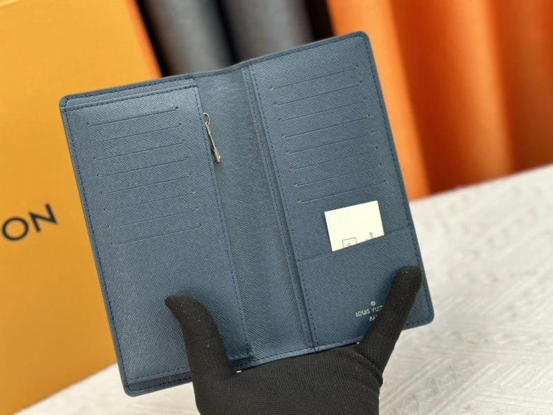 LV Wallets 4233H-0480