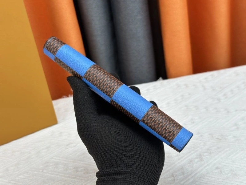 LV Wallets 4233H-0482