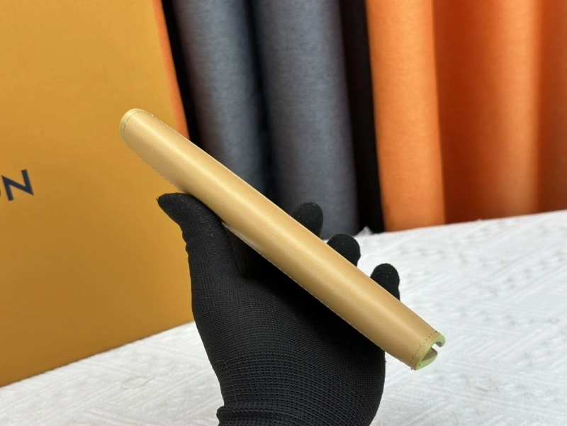 LV Wallets 4233H-0483