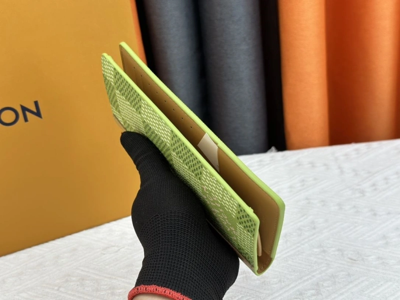 LV Wallets 4233H-0483