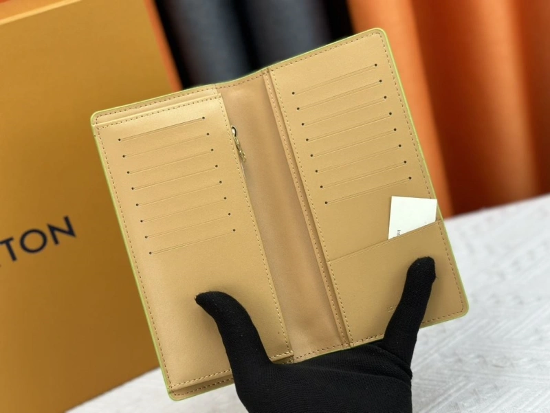LV Wallets 4233H-0483