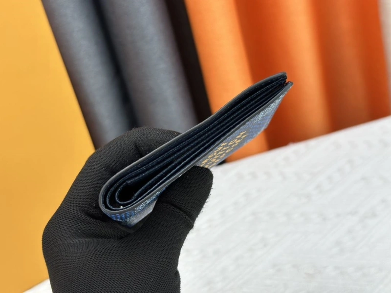 LV Wallets 4233H-0484