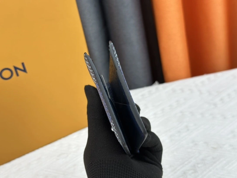 LV Wallets 4233H-0484