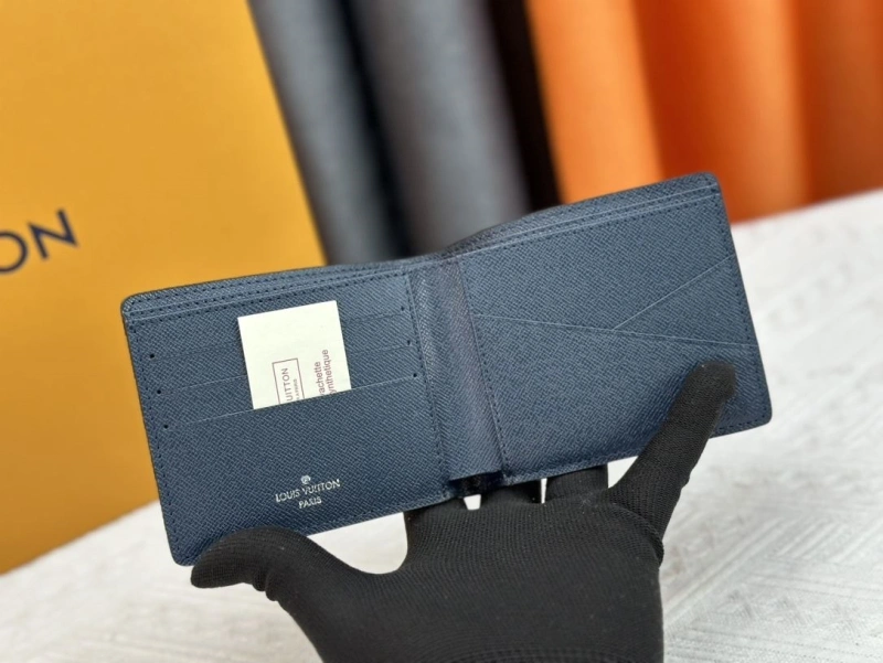 LV Wallets 4233H-0484