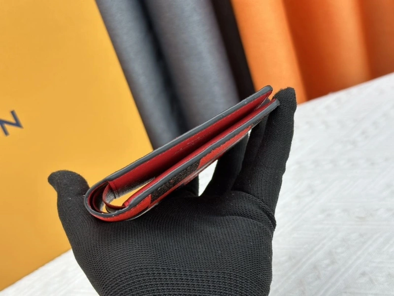 LV Wallets 4233H-0485