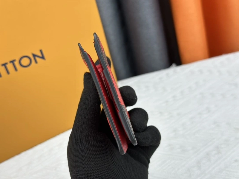 LV Wallets 4233H-0485