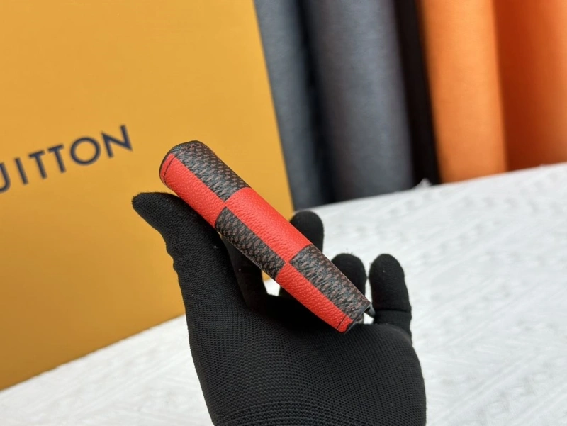 LV Wallets 4233H-0485