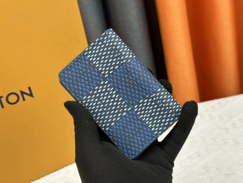 LV Wallets 4233H-0487