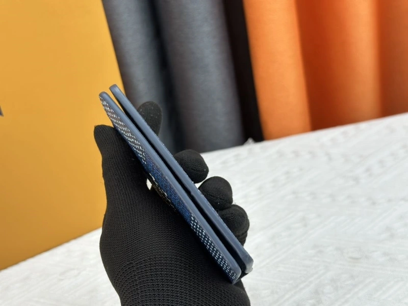 LV Wallets 4233H-0487