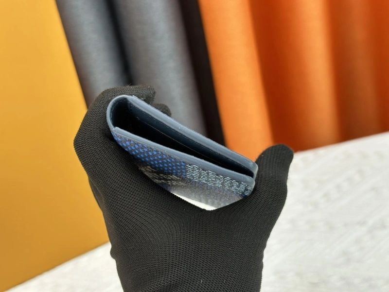 LV Wallets 4233H-0487