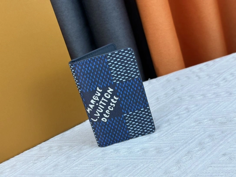 LV Wallets 4233H-0487