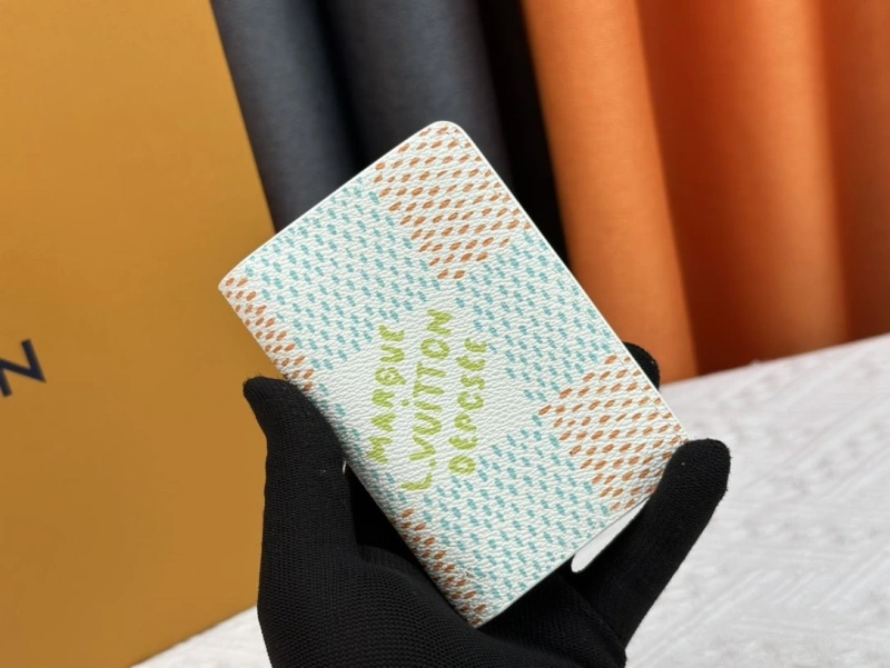 LV Wallets 4233H-0488