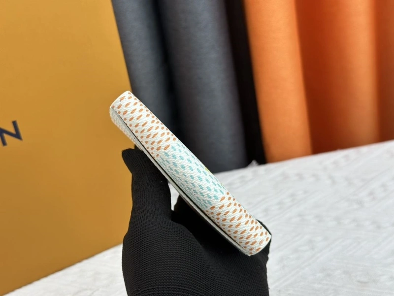 LV Wallets 4233H-0488