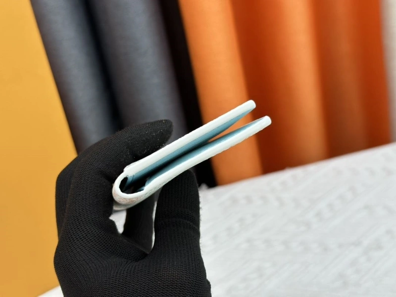 LV Wallets 4233H-0488