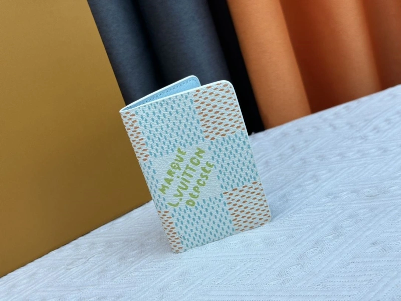 LV Wallets 4233H-0488