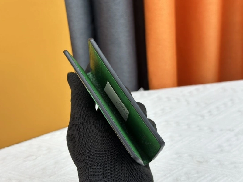 LV Wallets 4233H-0489