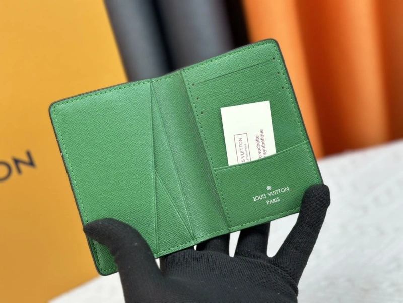 LV Wallets 4233H-0489