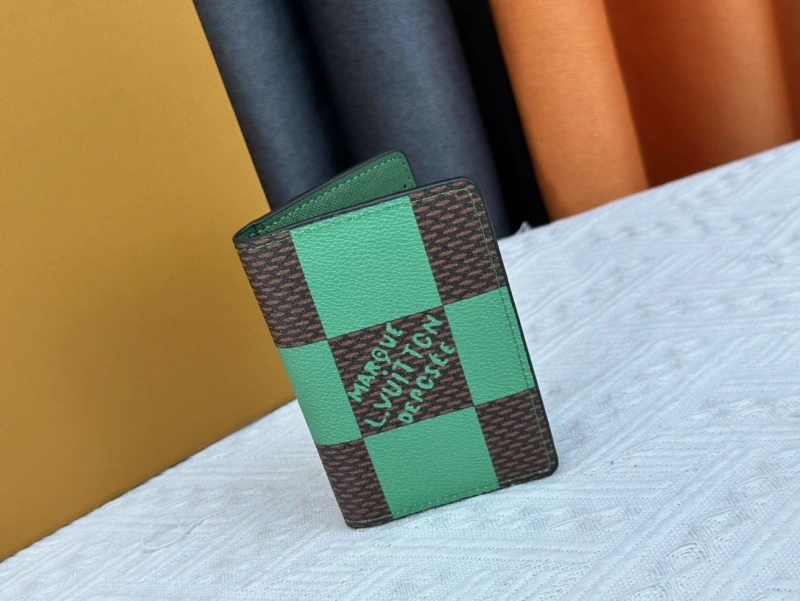 LV Wallets 4233H-0489