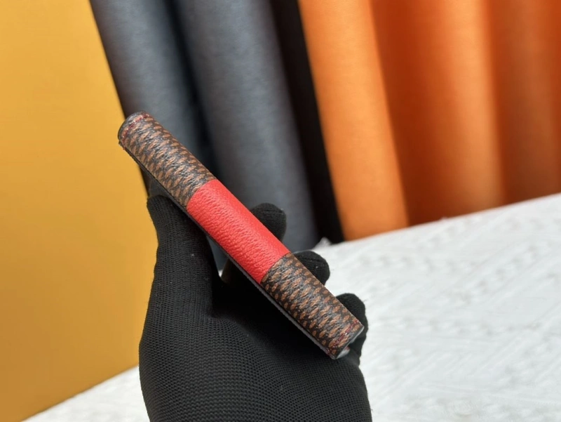 LV Wallets 4233H-0490