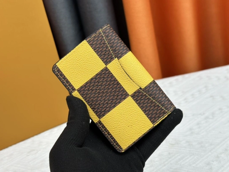 LV Wallets 4233H-0491