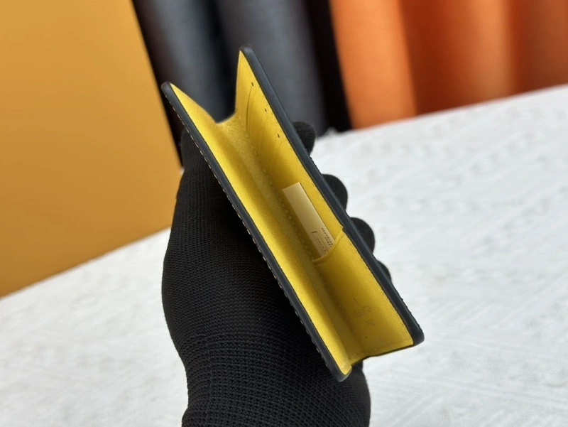 LV Wallets 4233H-0491