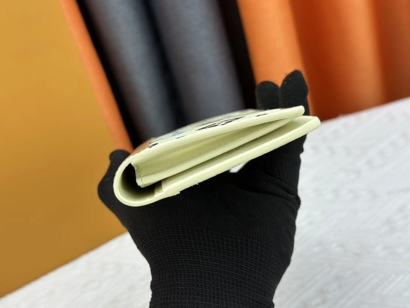 LV Wallets 4233H-0492