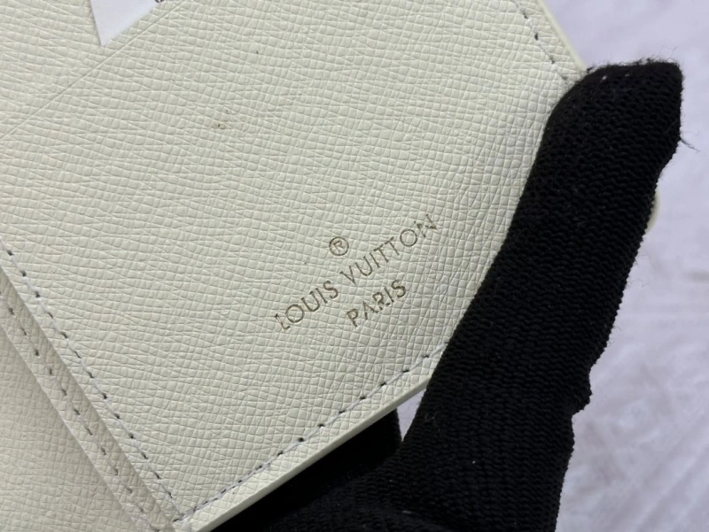 LV Wallets 4233H-0492