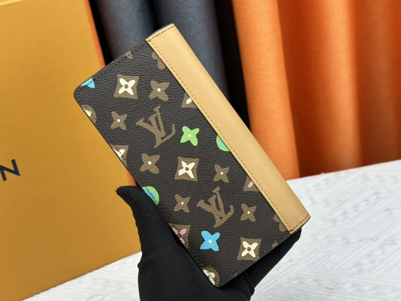 LV Wallets 4233H-0493