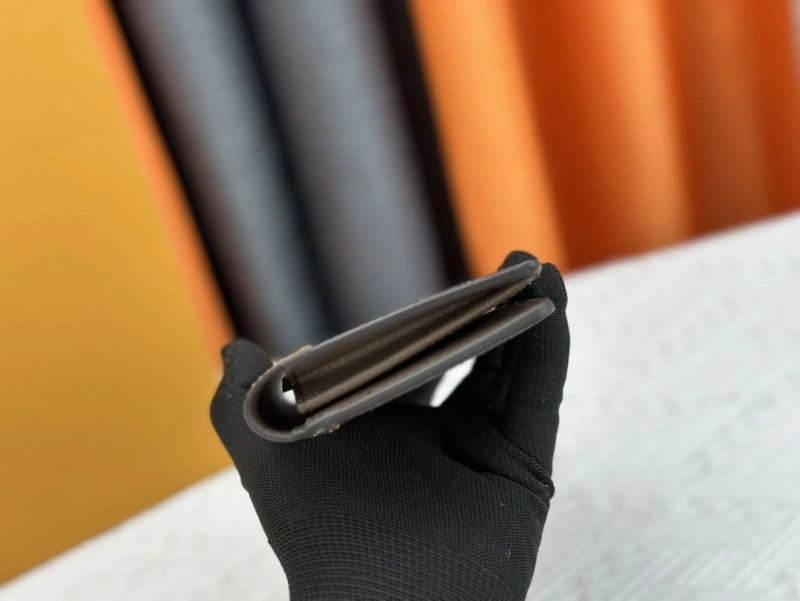 LV Wallets 4233H-0493