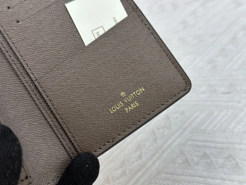 LV Wallets 4233H-0493