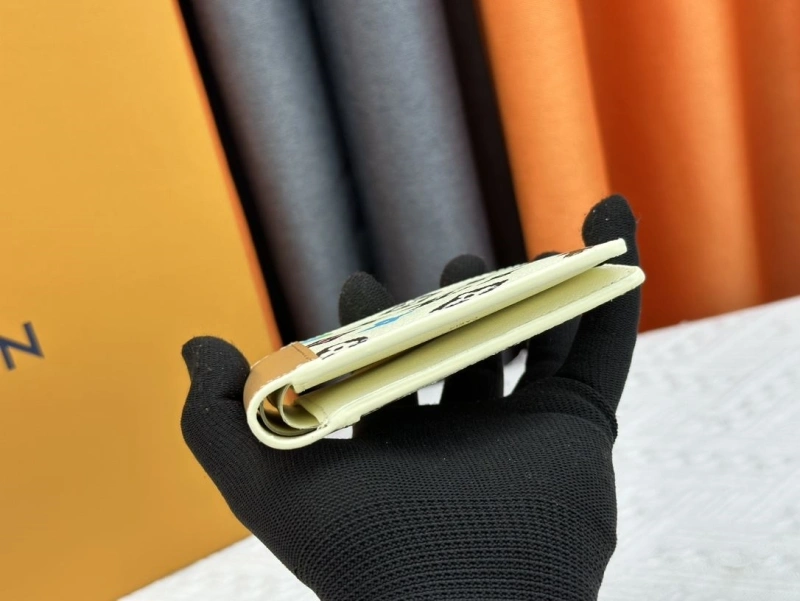 LV Wallets 4233H-0494