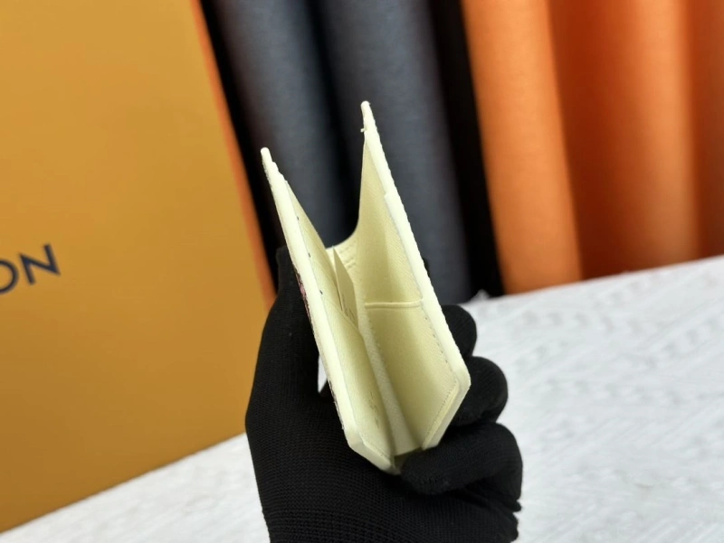 LV Wallets 4233H-0494