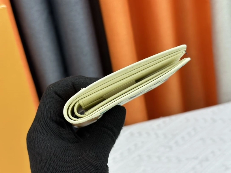 LV Wallets 4233H-0494