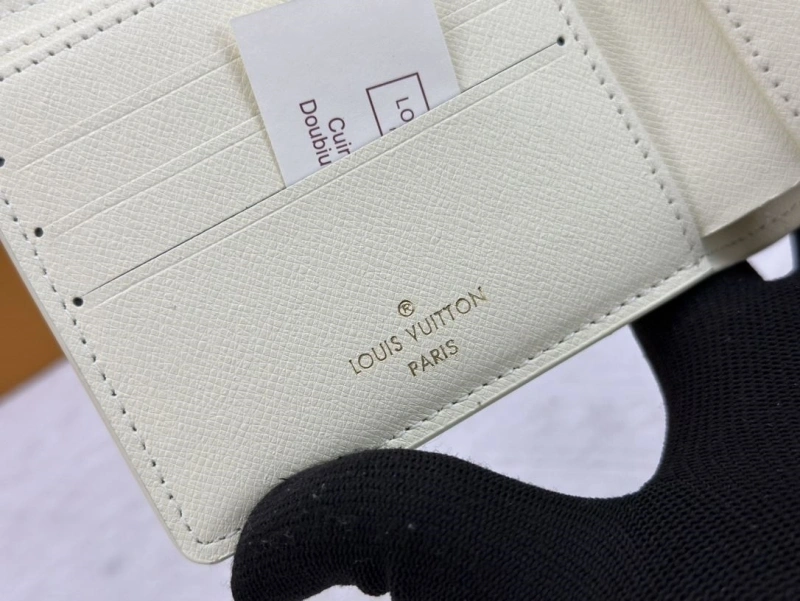 LV Wallets 4233H-0494