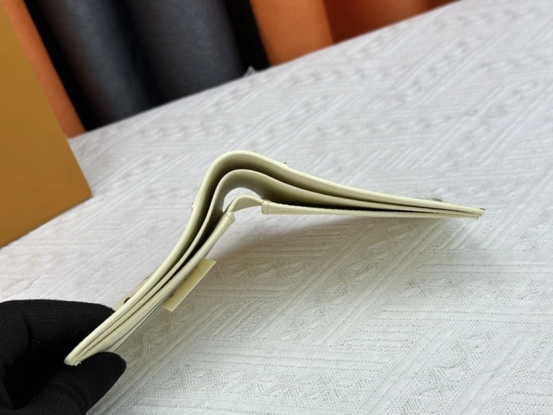 LV Wallets 4233H-0494