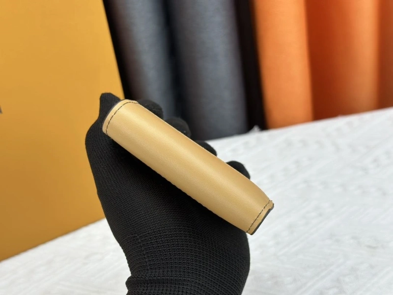 LV Wallets 4233H-0495