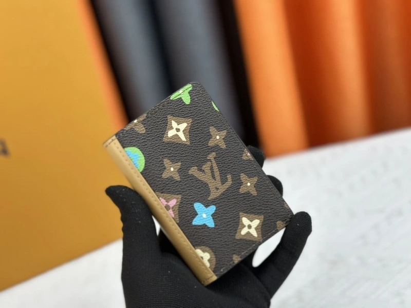 LV Wallets 4233H-0496