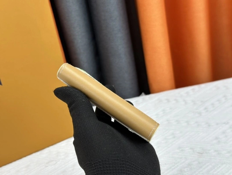 LV Wallets 4233H-0497