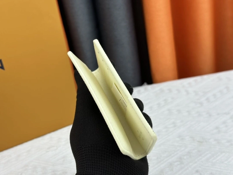 LV Wallets 4233H-0497