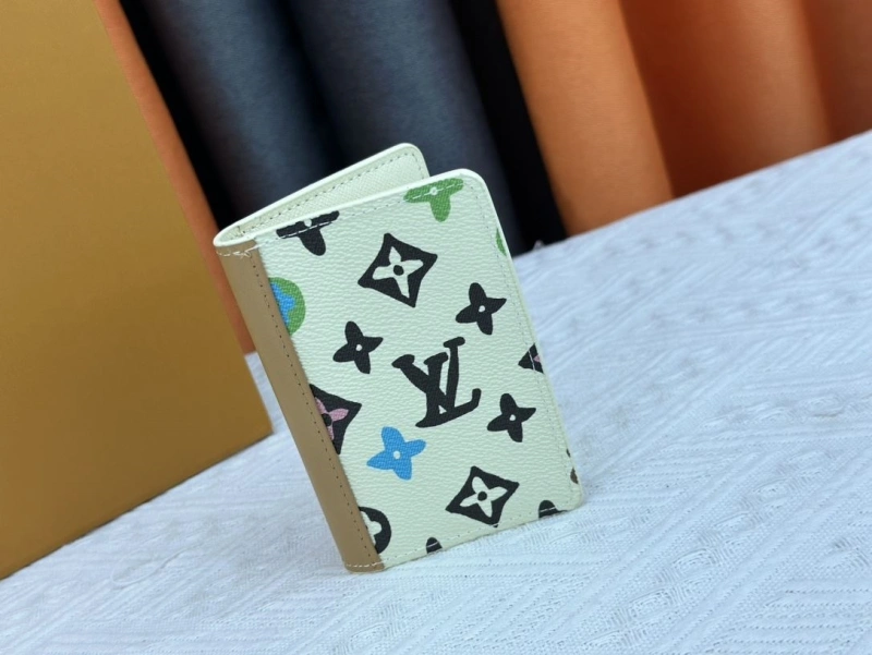 LV Wallets 4233H-0497