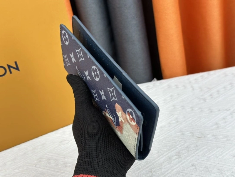 LV Wallets 4233H-0498