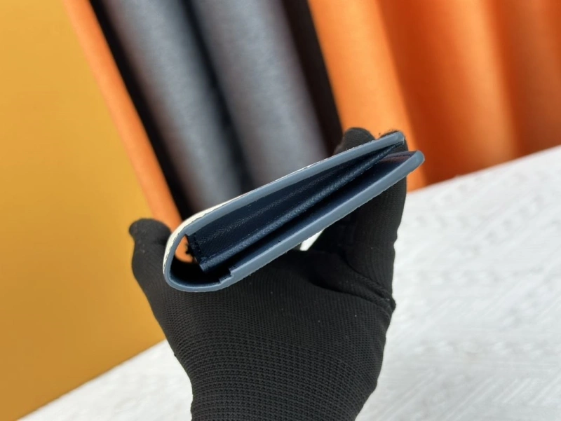 LV Wallets 4233H-0498