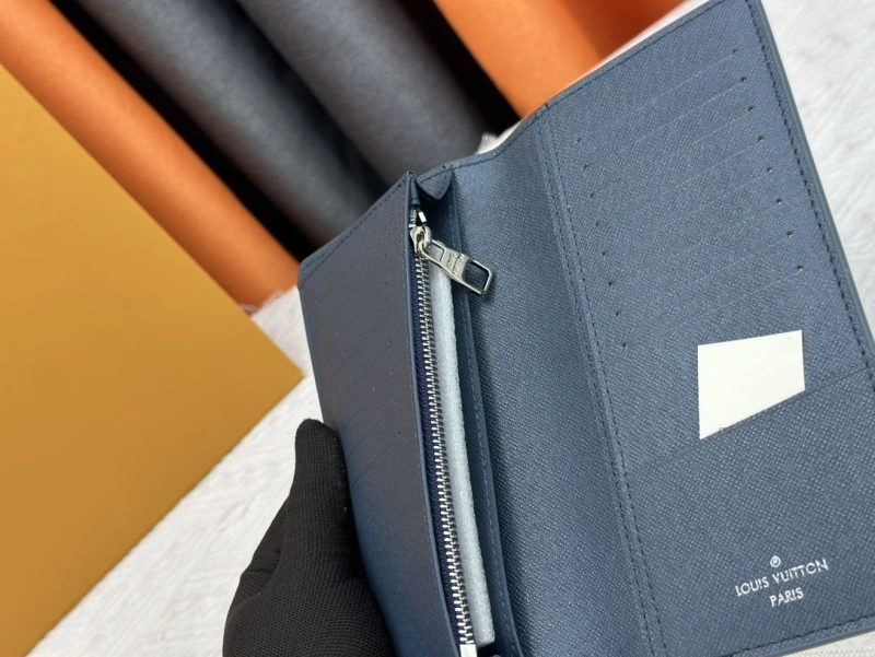 LV Wallets 4233H-0498