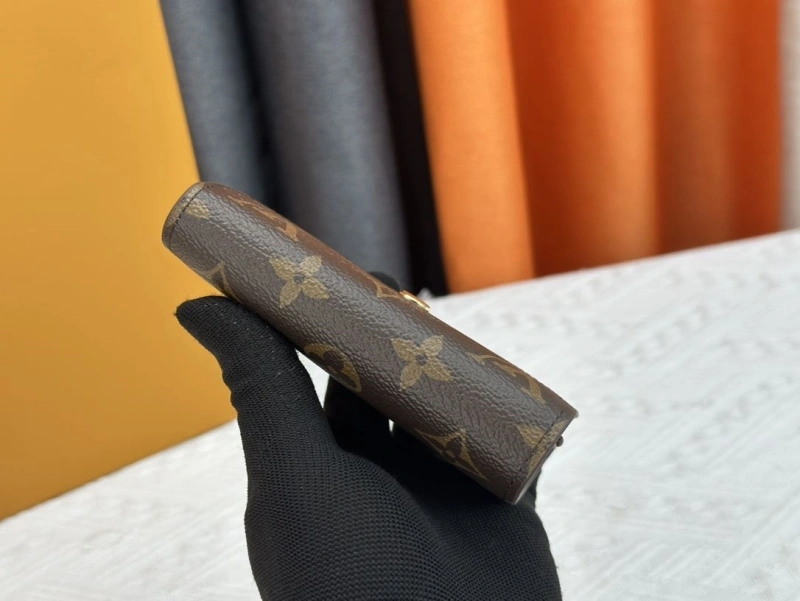 LV Wallets 4233H-0500