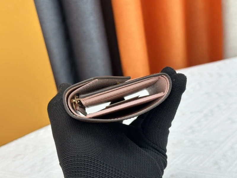 LV Wallets 4233H-0500