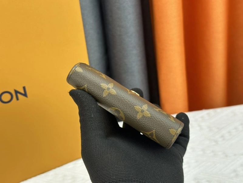 LV Wallets 4233H-0501