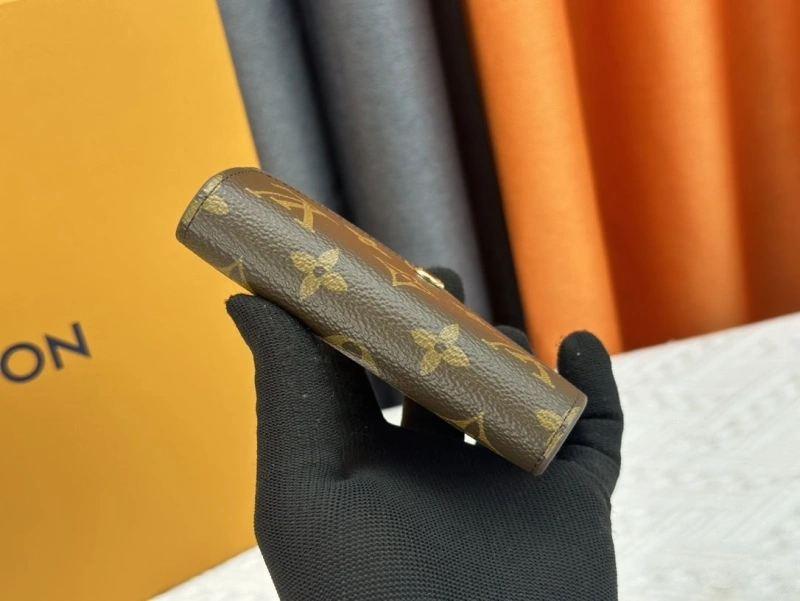 LV Wallets 4233H-0504