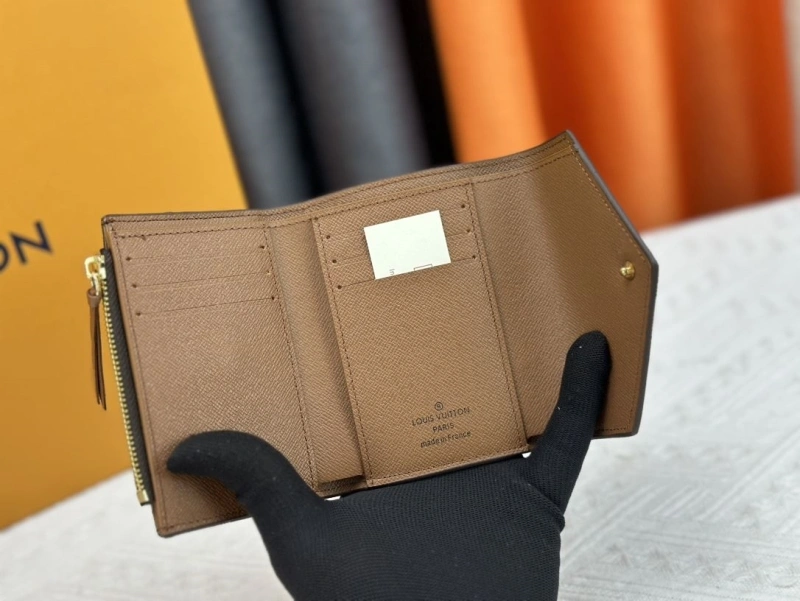 LV Wallets 4233H-0504