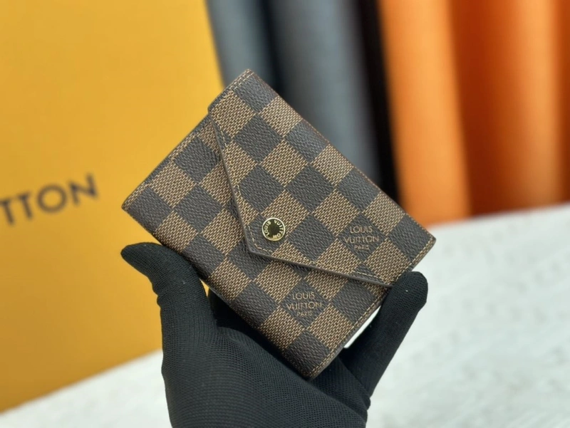 LV Wallets 4233H-0505